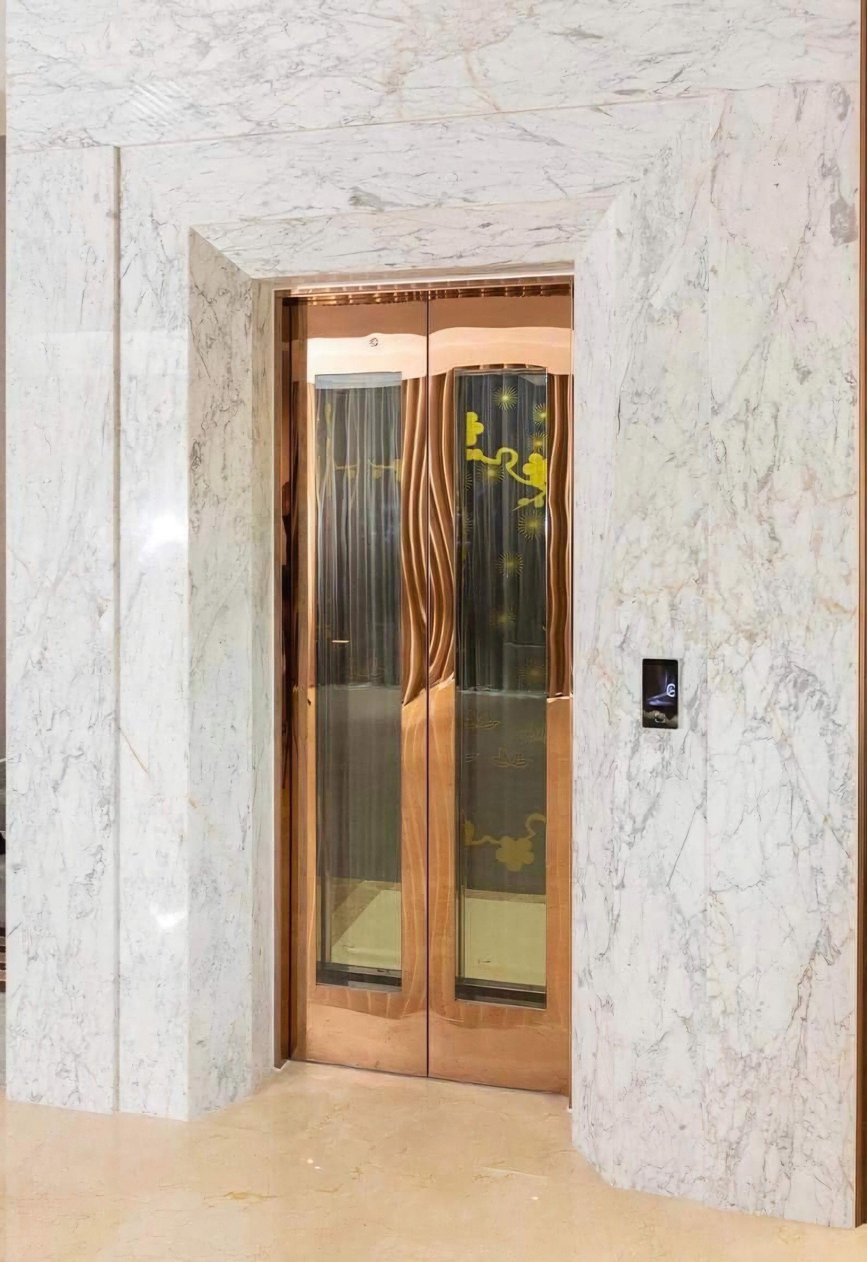Nhà mình cho thuê nhà mới, căn góc, Thái Hà; vỉa hè 112m2* 5T- 44 Tr - Ảnh chính